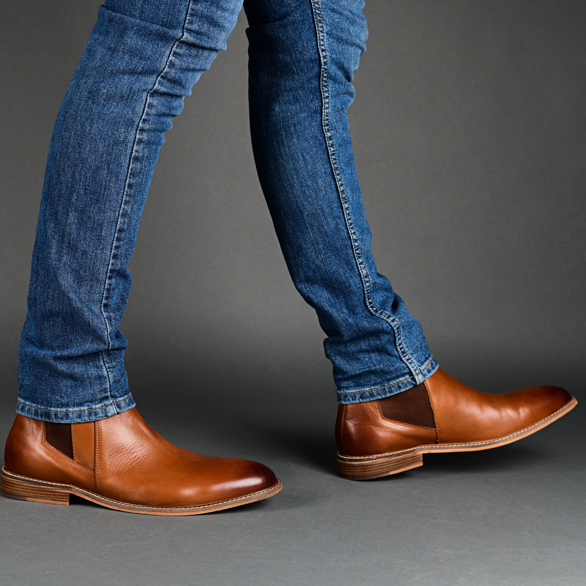 Thomas & Vine Men's Corbin Chelsea Boot | Famous Footwear