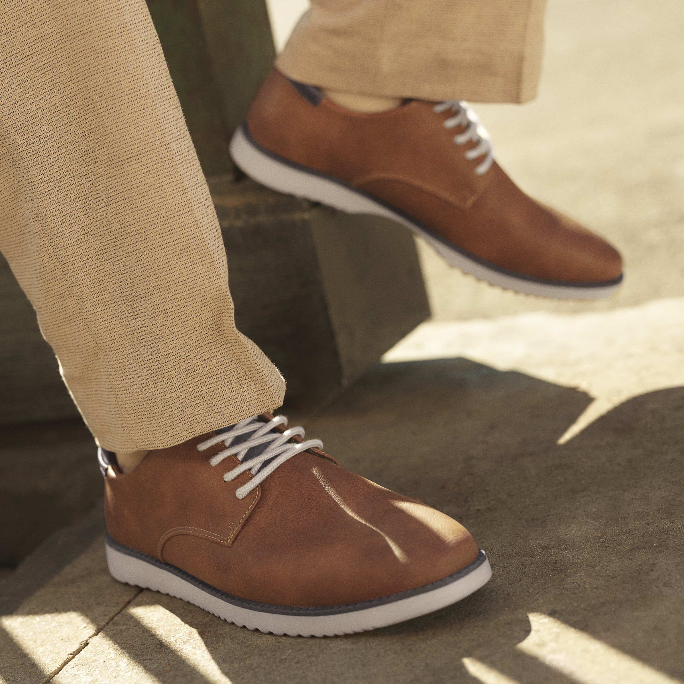 Men's Sync Medium/Wide Oxford